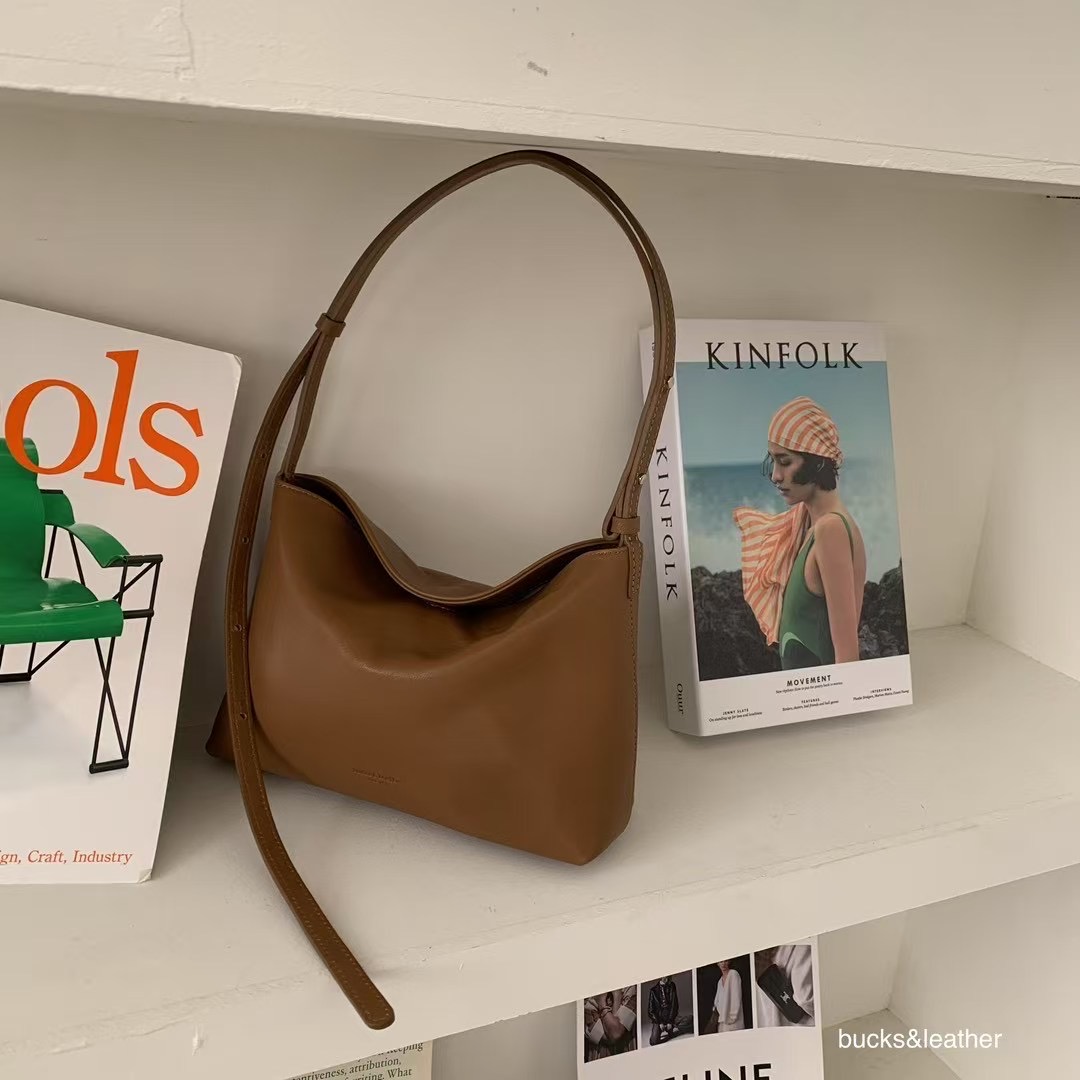 韓國設計師品牌🧑‍🎨Bucks&leather 熱門𥔵貼款小長方形羊皮Tote